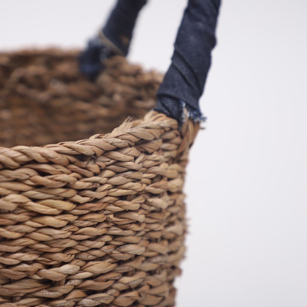 Round Basket With Handle - Big - Image 2