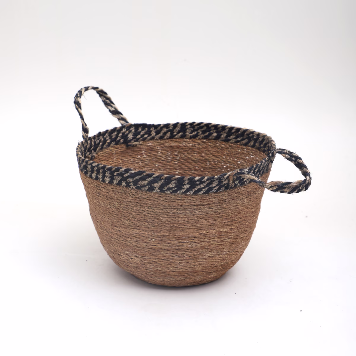 Round Basket With Handle - Image 1